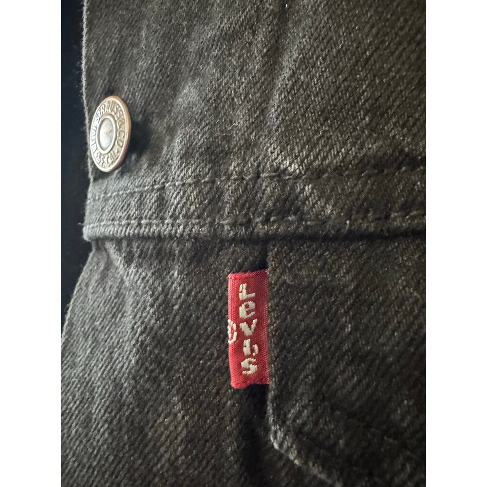 Levi’s Altered Trucker Black Cropped Denim Jacket Raw Hem Women’s Small - Picture 3 of 12